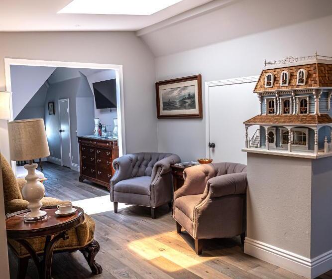 جناح إدارى, Mirabelle Inn & Restaurant