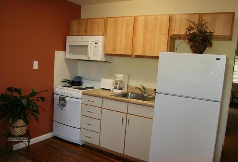 带大床的套房, Affordable Suites Of America Fredericksburg