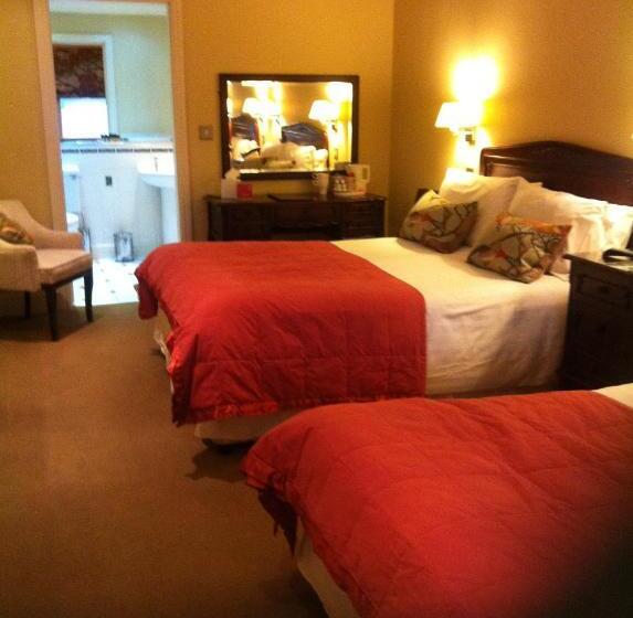 غرفة عائلية, Eslington Villa