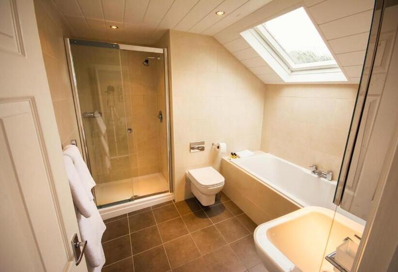 شقة غرفتين, Eslington Villa