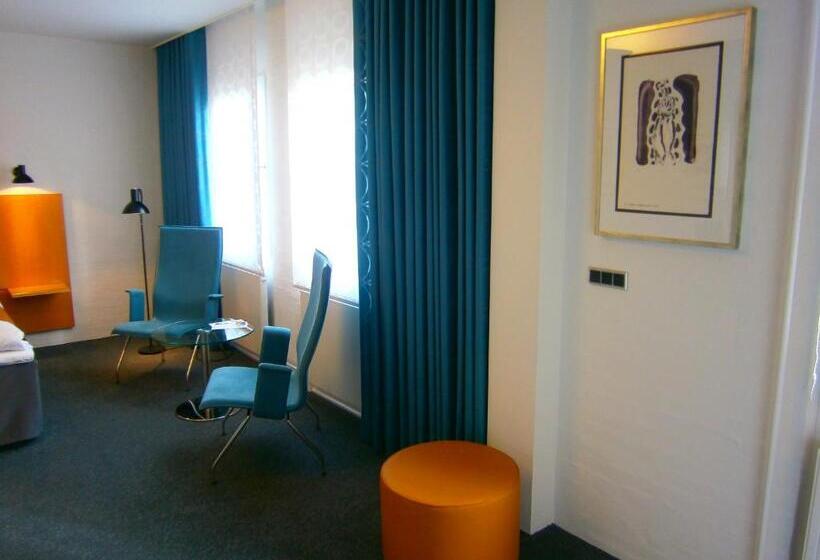 스탠다드 트리플 룸, Frederik Vi S