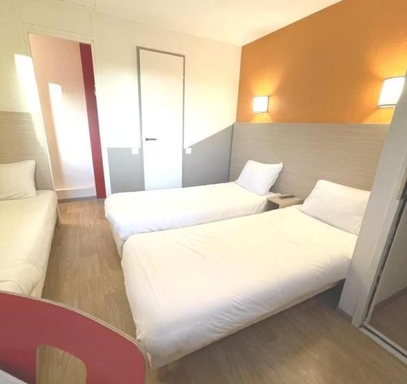 Номер Стандарт Трехместный, Premiere Classe Martigues