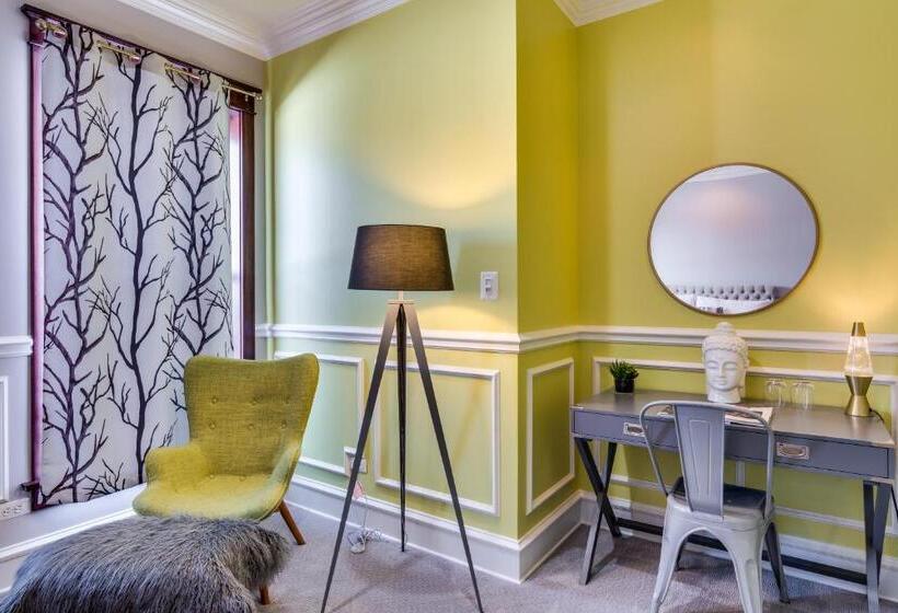 غرفة قياسية, Ruby Room