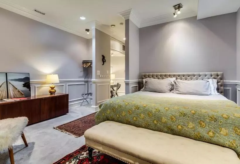 Deluxe-huone, Ruby Room