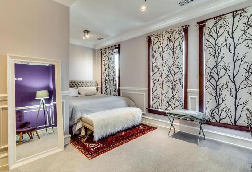 اتاق سوپریور با تخت بزرگ, Ruby Room