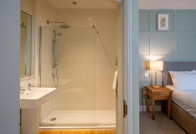 スーペリアールーム, The Kings Arms