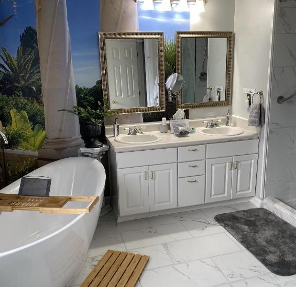 スイート, Page House Bed And Breakfast