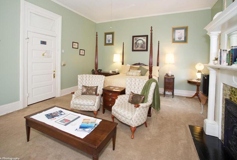 スイート, Page House Bed And Breakfast