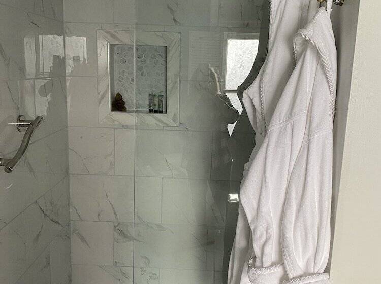 スイート, Page House Bed And Breakfast