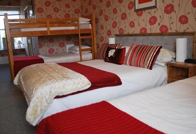 חדר משפחתי, College Guest House