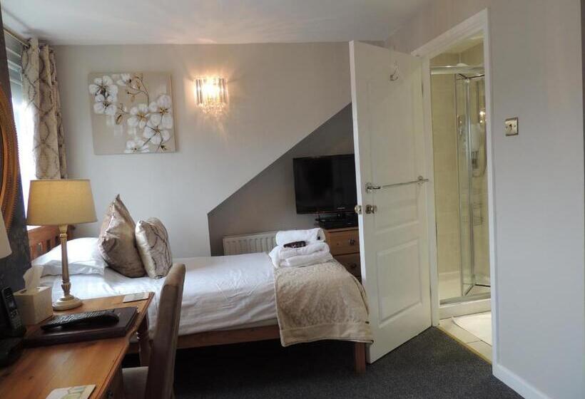 חדר משפחתי, Forest Guest House