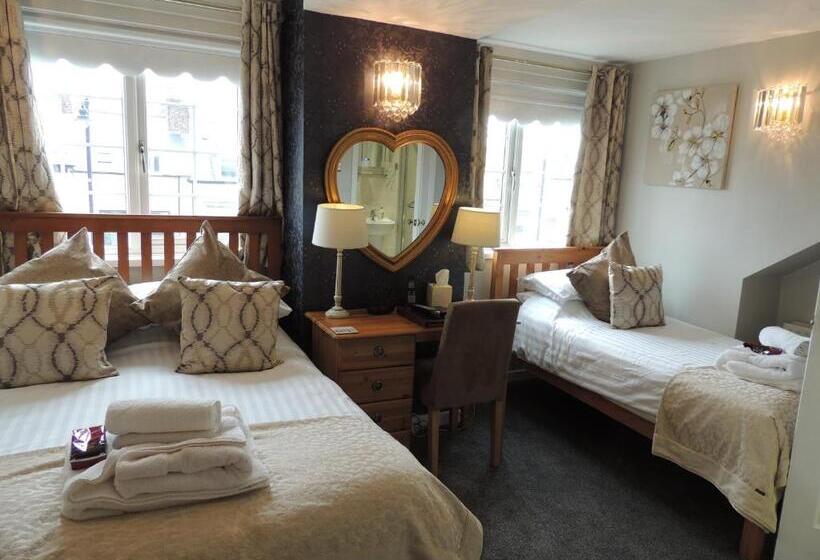 חדר משפחתי, Forest Guest House