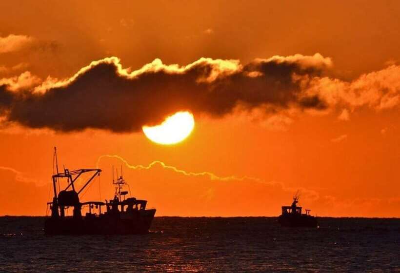 Номер Стандарт Вид на Море, The Leeway