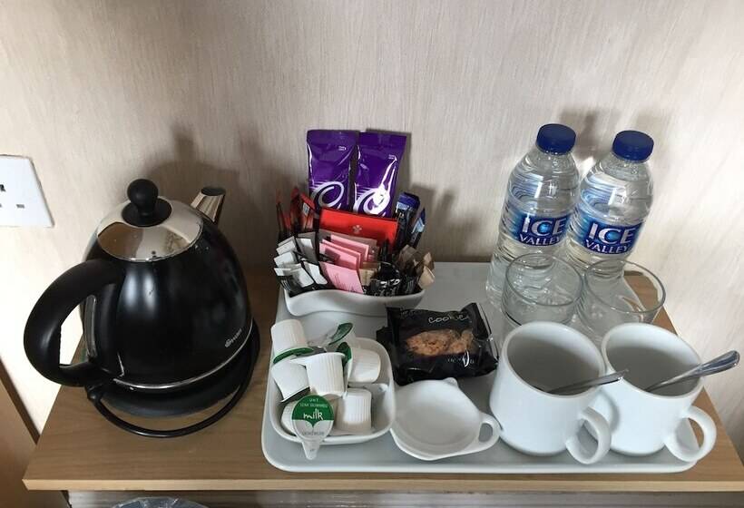 스탠다드 룸, The Leeway