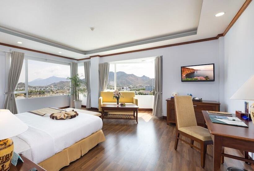 اتاق کلاس بیزنس, Saigon   Ninh Chu Hotel & Resort
