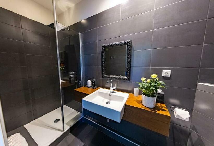 可看到停车场的标准间, Monte Arena Chambre D Hôtes