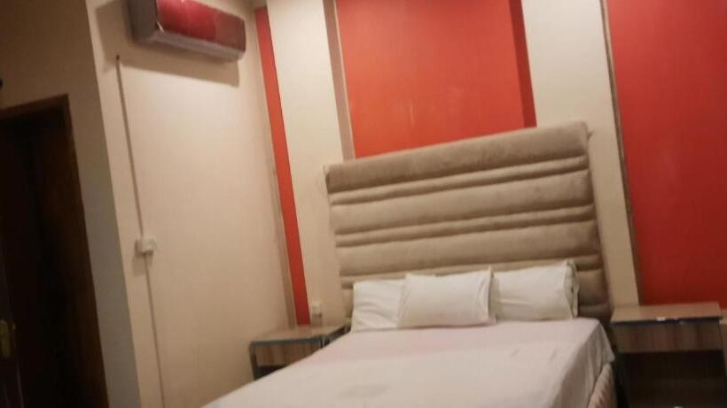 Deluxe Yhden Hengen Huone, Day In One