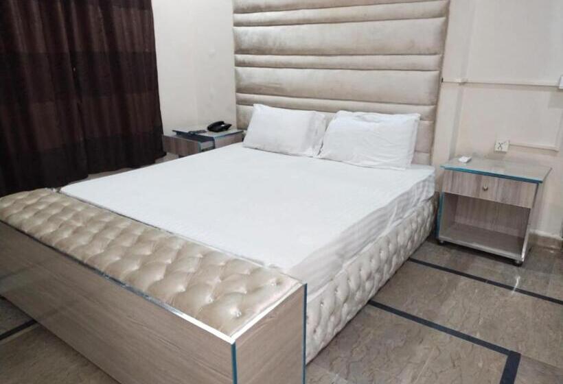 Deluxe Yhden Hengen Huone, Day In One
