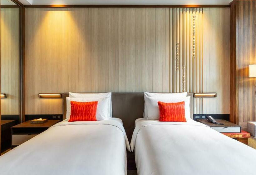 Deluxe Room Pool View