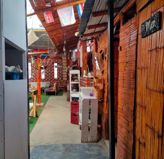 Номер Стандарт, Wally S House Mancora