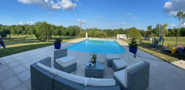 ファミリールーム, Domaine De Grand Homme