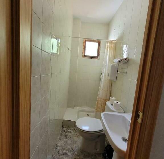 חדר משפחתי, Pensión Pradera