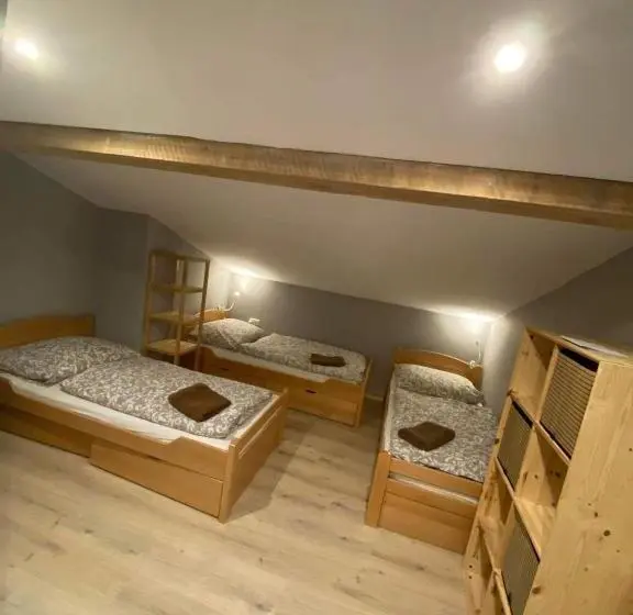 バルコニー付きスタンダードトリプルルーム, Haus Tirol