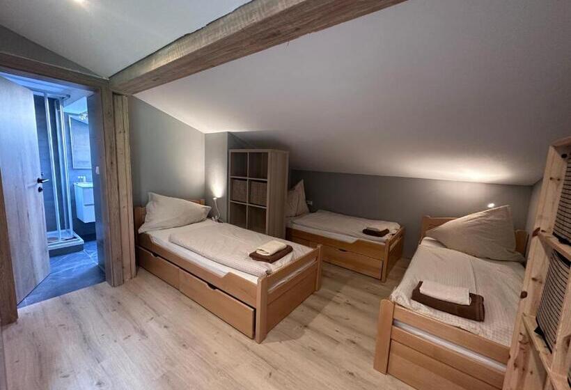 اتاق استاندارد سه تخته با بالکن, Haus Tirol