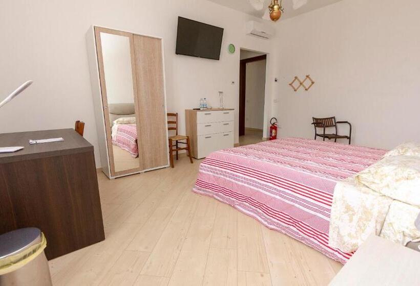 Номер Стандарт Трехместный, La Colomba B&b