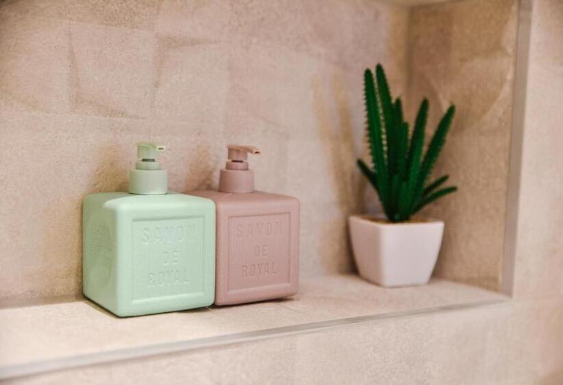 اتاق لوکس با تخت بزرگ, Pino Boutique