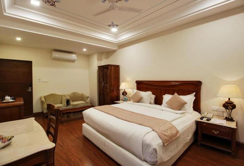 جناح مطلّ علي الجبل, Kumbhalgarh Fort Resort