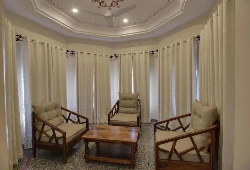 キングサイズベッドのスタンダードルーム, Kumbhalgarh Fort Resort