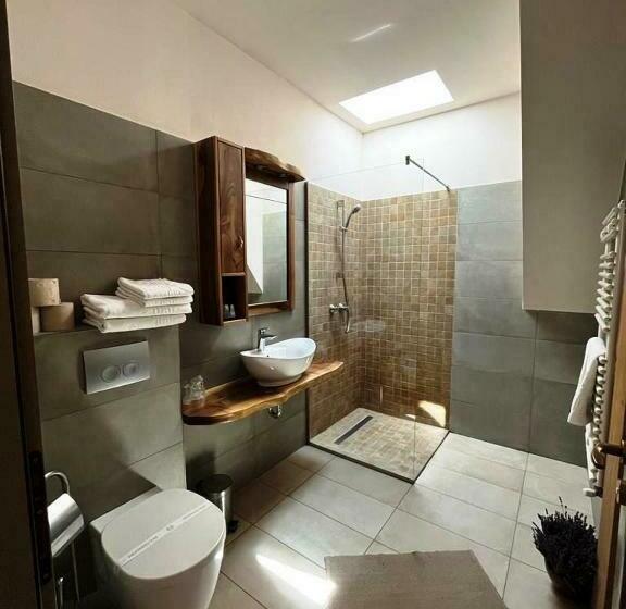 스탠다드 룸, Harmonia Mundi