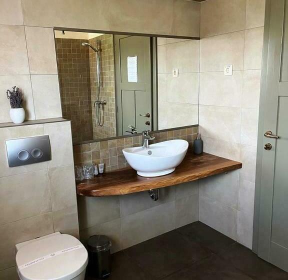 스탠다드 룸, Harmonia Mundi