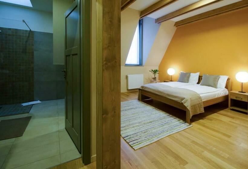 스탠다드 룸, Harmonia Mundi