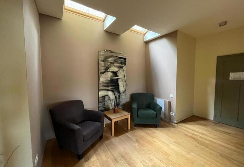 침실 1개 아파트, Harmonia Mundi