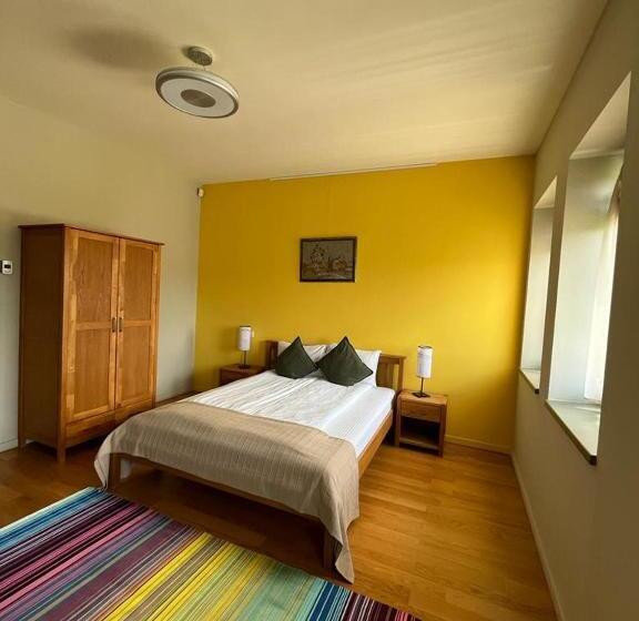 침실 1개 아파트, Harmonia Mundi