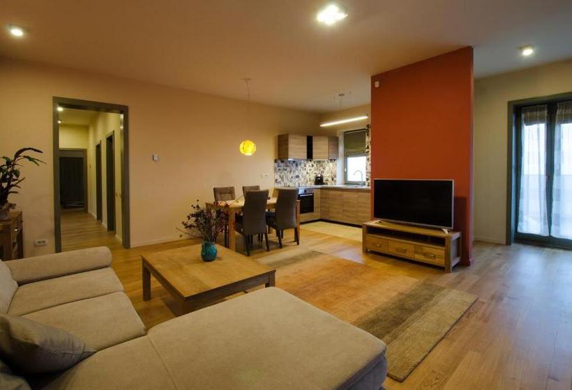 침실 1개 아파트, Harmonia Mundi