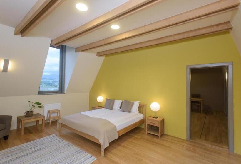 패밀리 스위트, Harmonia Mundi