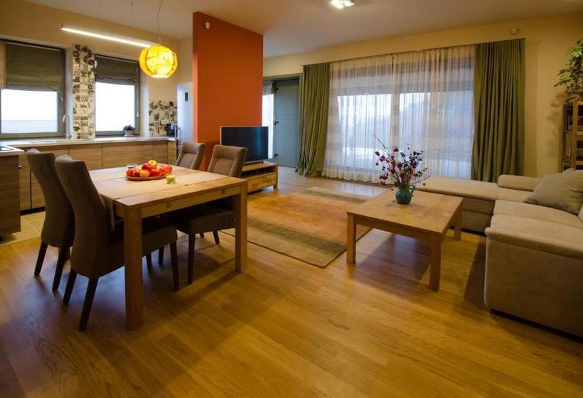 침실 1개 아파트, Harmonia Mundi