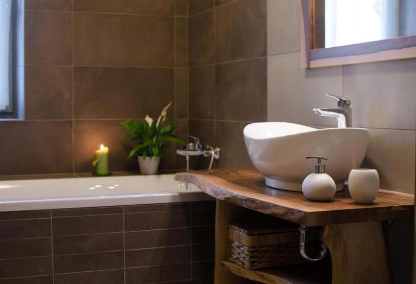 침실 1개 아파트, Harmonia Mundi