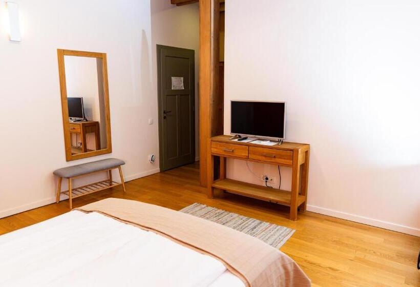 스탠다드 룸, Harmonia Mundi