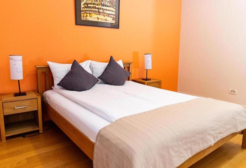 스탠다드 룸, Harmonia Mundi