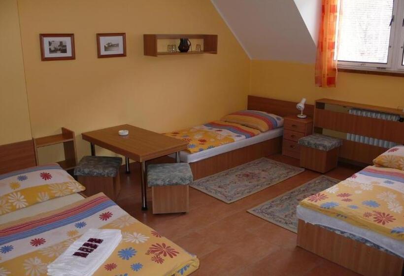 اتاق استاندارد چهار تخته, Penzion Kormorán