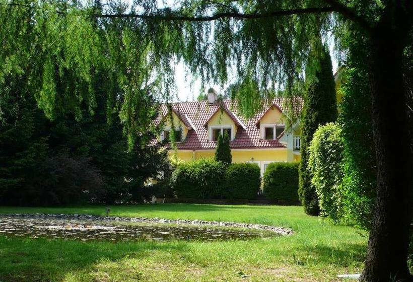 آپارتمان 1 خوابه با چشمانداز باغ, Penzion Kormorán