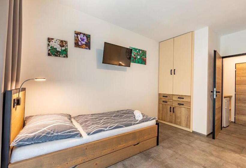 Standard Triple Room with Terrace, Penzion Kormorán