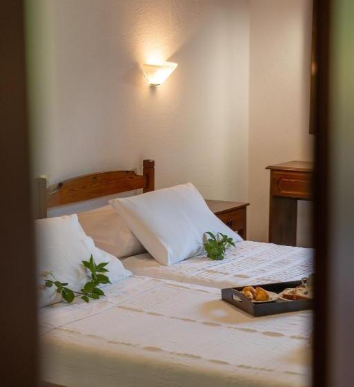 Номер Стандарт Вид на Горы, Cleopatra