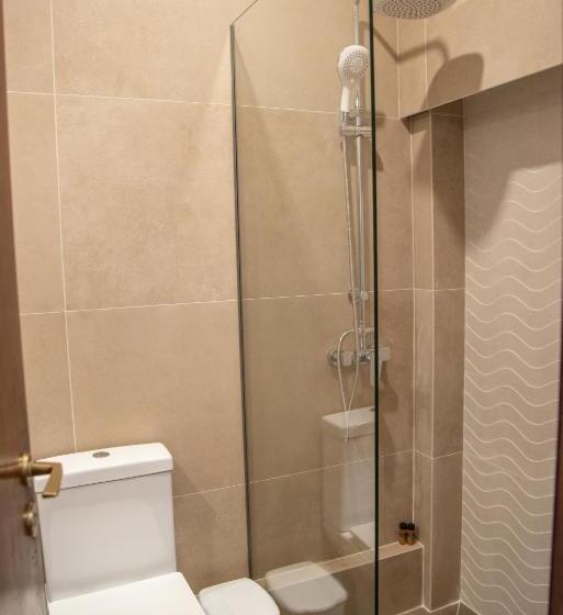 Номер Стандарт Вид на Горы, Cleopatra