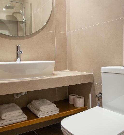 Номер Стандарт Вид на Горы, Cleopatra