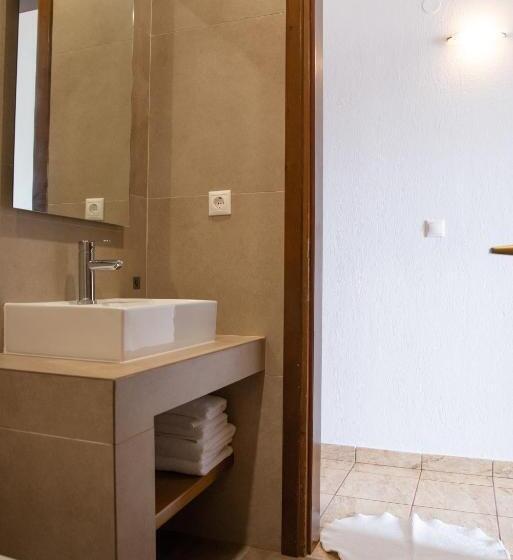 Номер Стандарт Вид на Море, Cleopatra